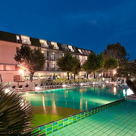 Hotel Paris Resort Беллария-Иджеа-Марина Экстерьер фото